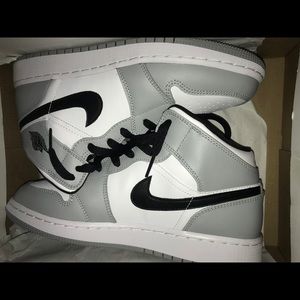 Air Jordan Mid Smoke Gray